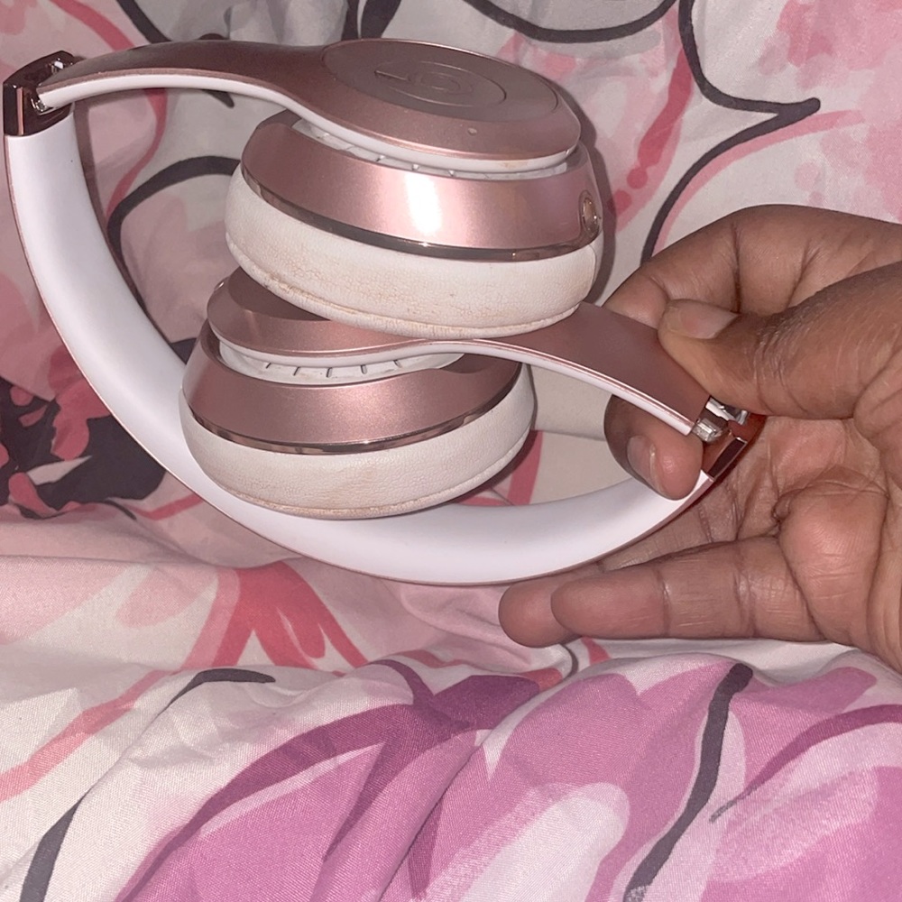 💗🖤 BEATS SOLO 3 TRUE WIRELESS ON-EAR HEADPHONES ADJUSTABLE FIT, ROSE GOLD